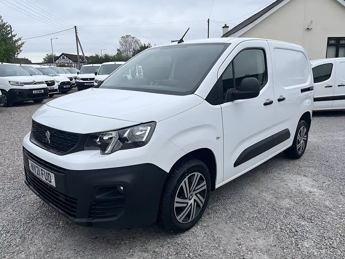 Used 2021 Peugeot Partner Professional White - Interior and Exterior details 4
