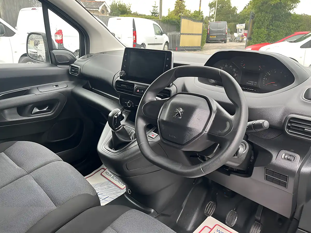 Used 2021 Peugeot Partner Professional White - Interior and Exterior details 5