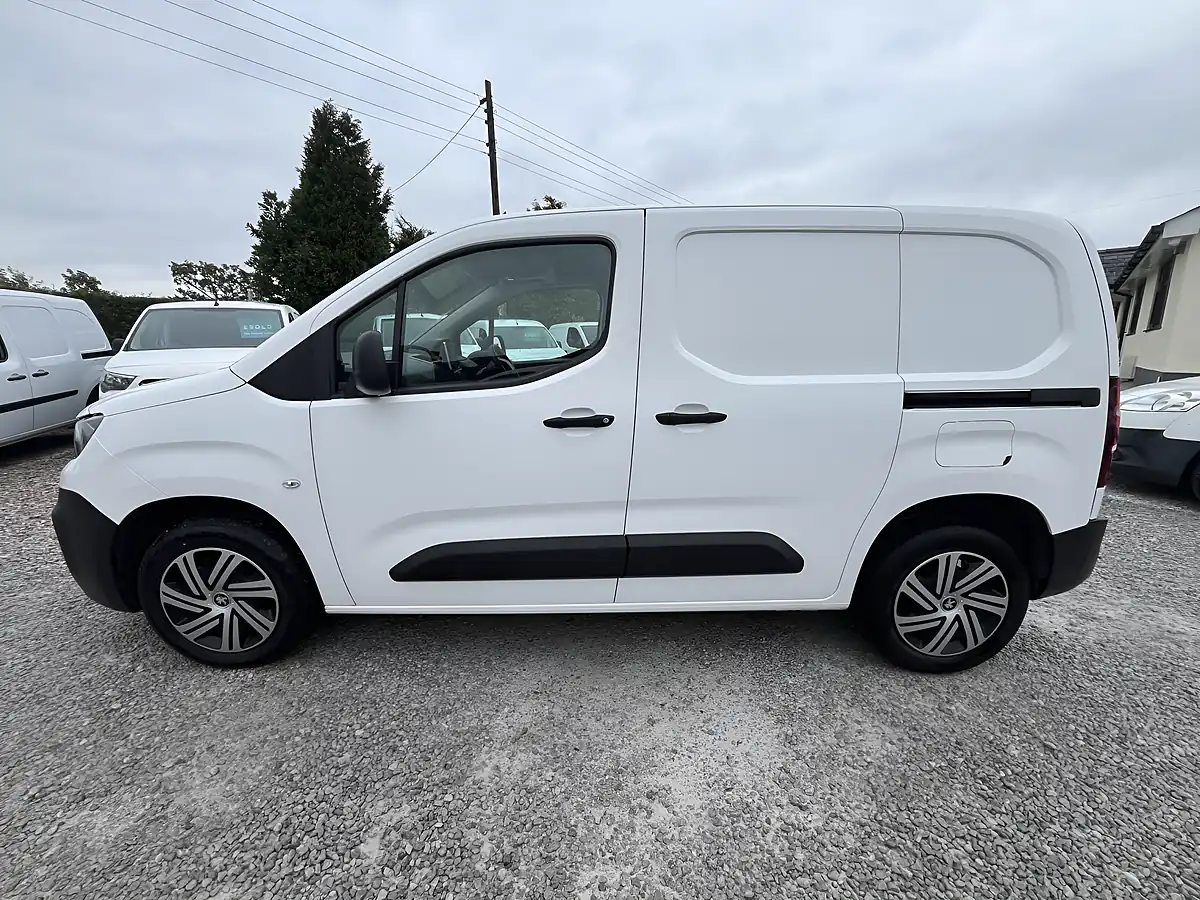 Used 2021 Peugeot Partner Professional White - Interior and Exterior details 6