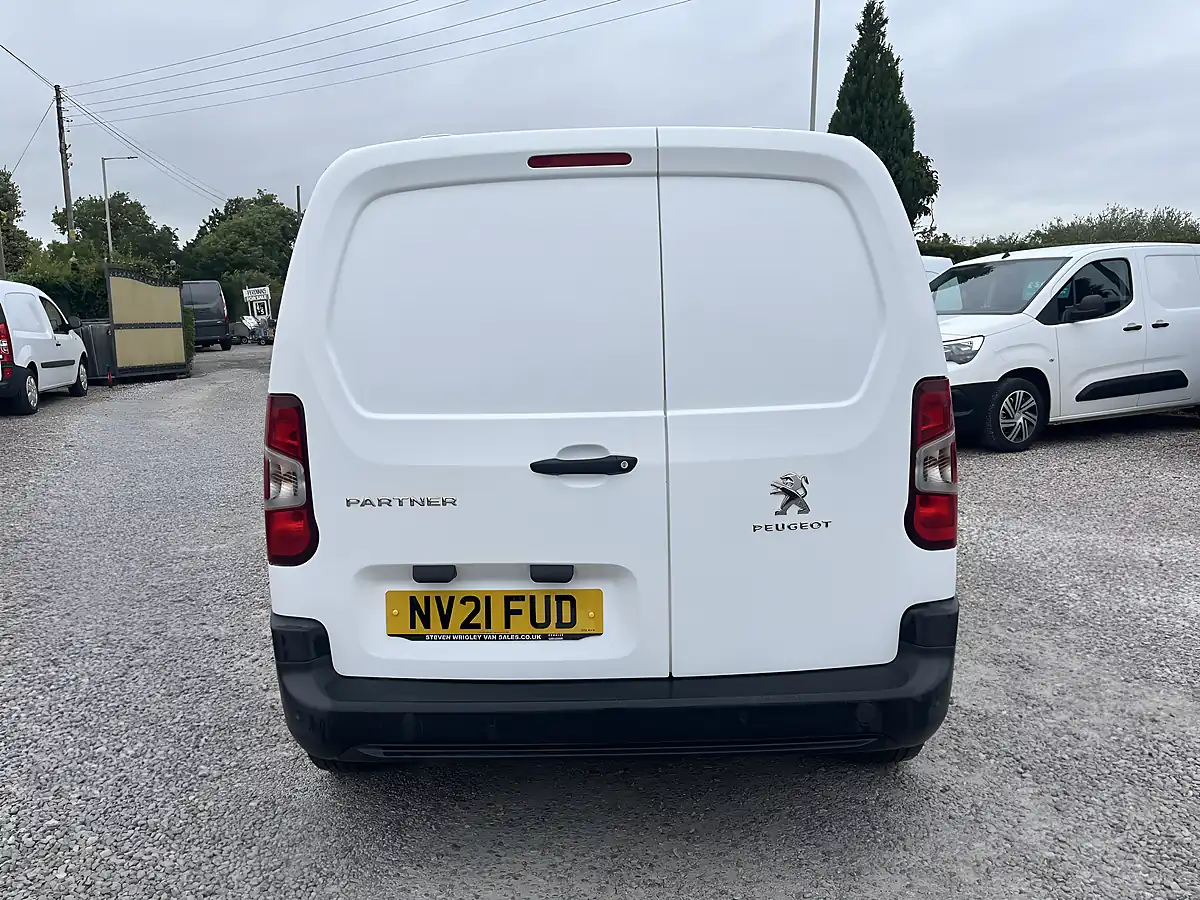 Used 2021 Peugeot Partner Professional White - Interior and Exterior details 9