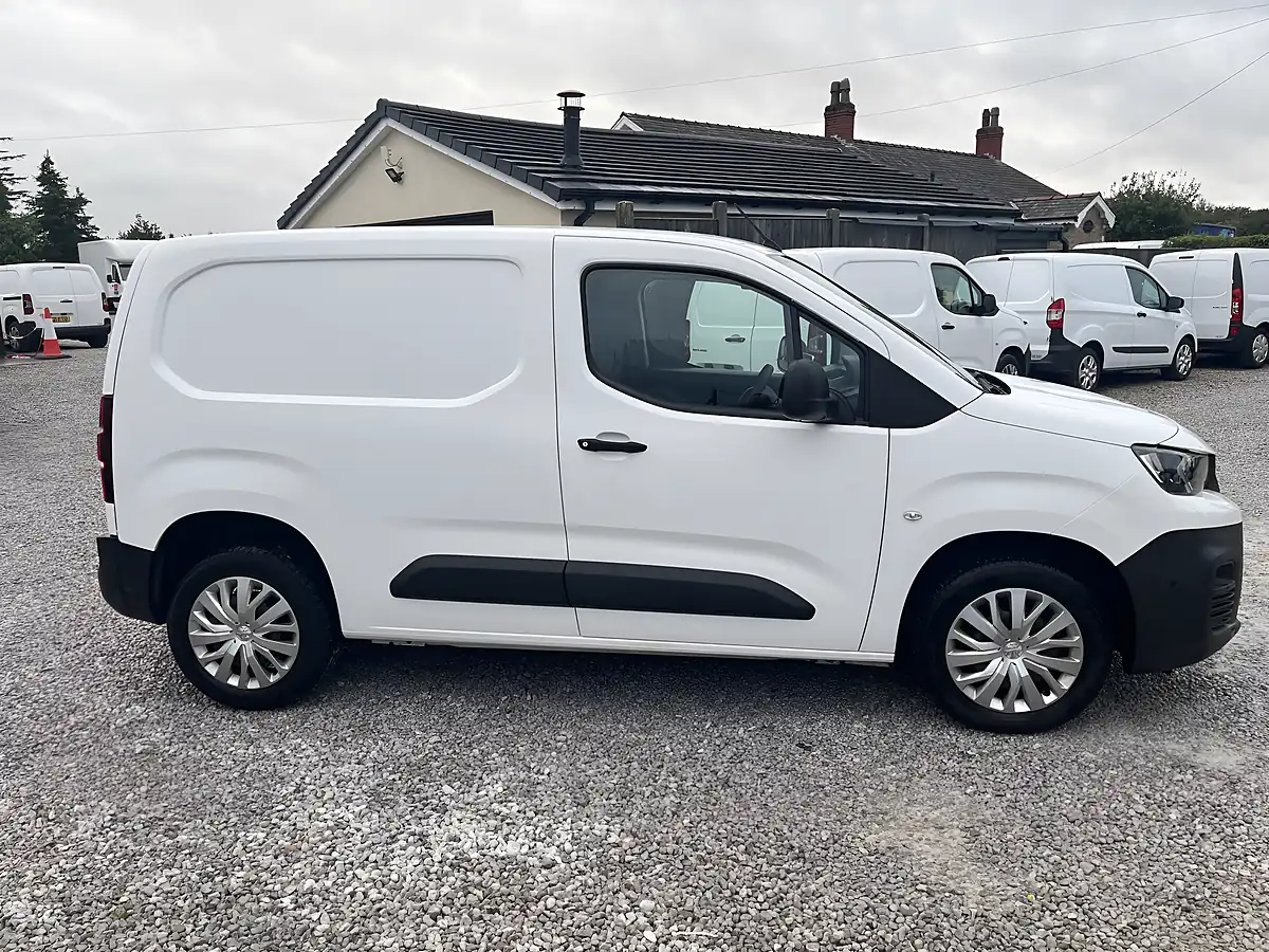 Used 2021 Peugeot Partner Professional White - Interior and Exterior details 13