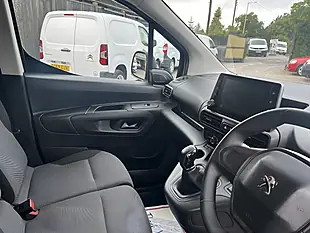 Used 2021 Peugeot Partner Professional White - Interior and Exterior details 17