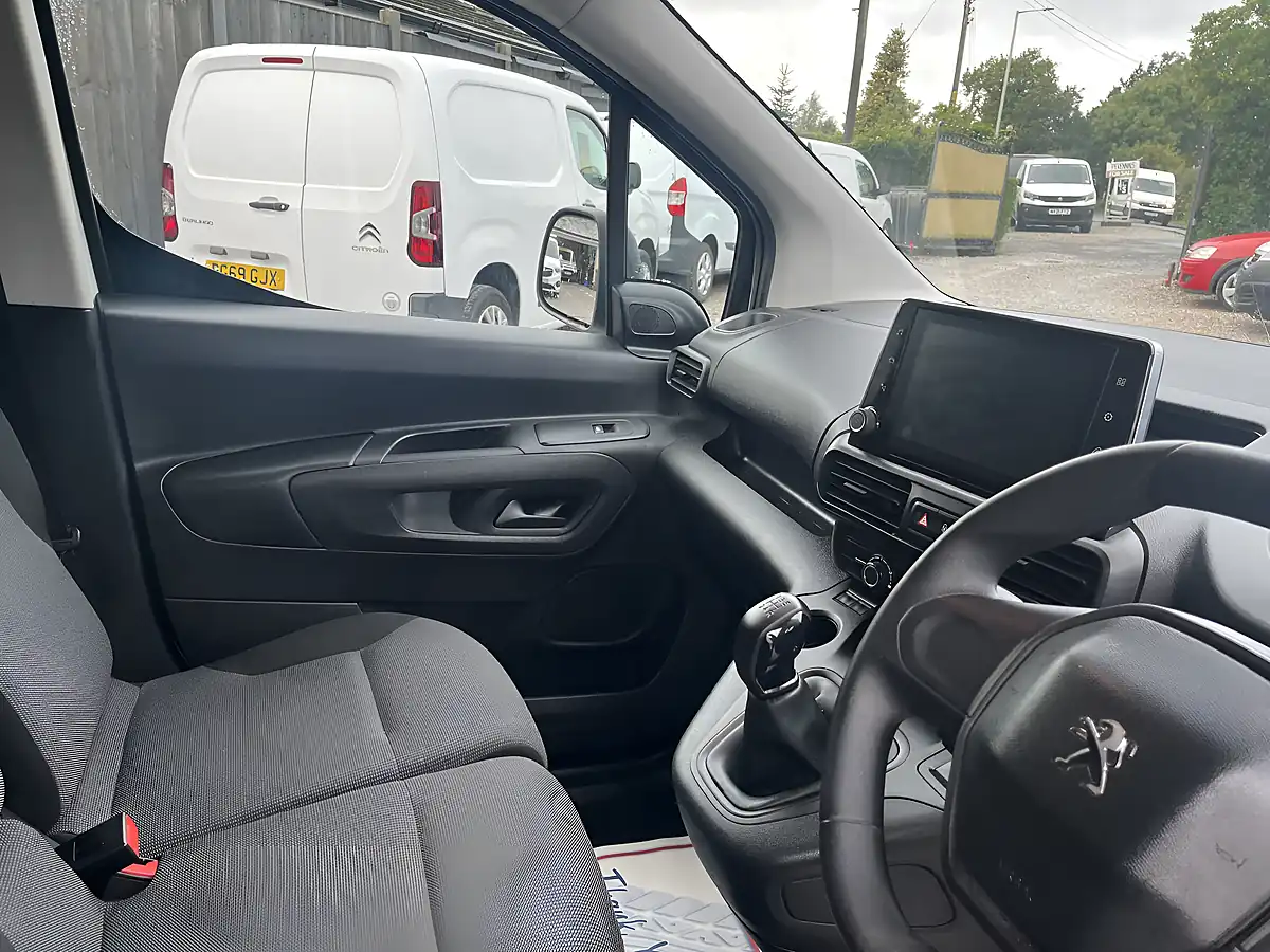 Used 2021 Peugeot Partner Professional White - Interior and Exterior details 17
