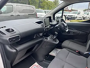 Used 2021 Peugeot Partner Professional White - Interior and Exterior details 18