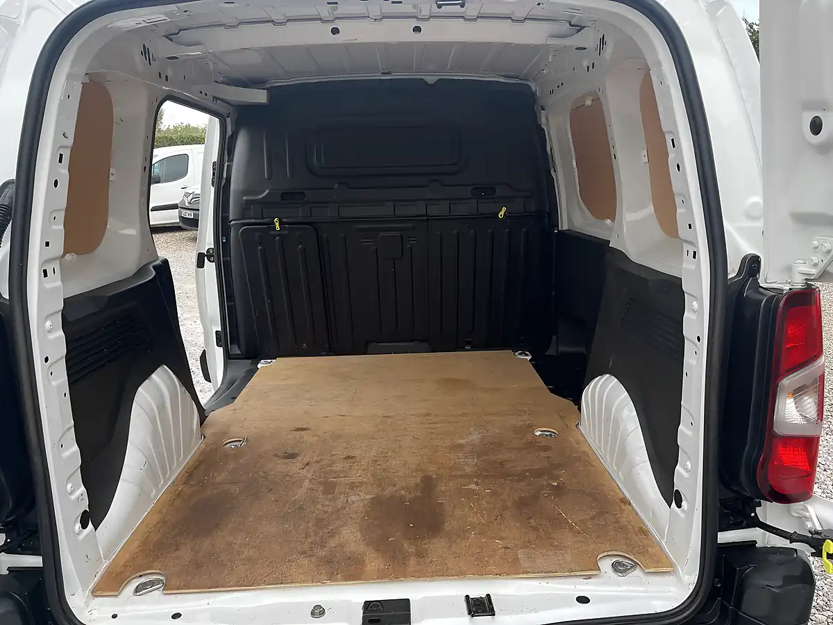 Used 2021 Peugeot Partner Professional White - Interior and Exterior details 20