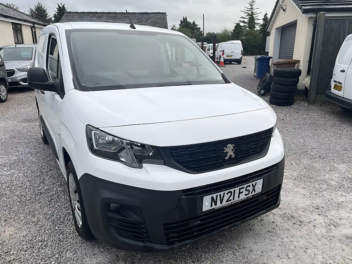 Used 2021 Peugeot Partner Professional White - Interior and Exterior details 3