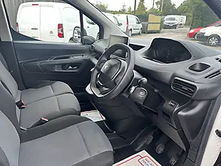 Used 2021 Peugeot Partner Professional White - Interior and Exterior details 4