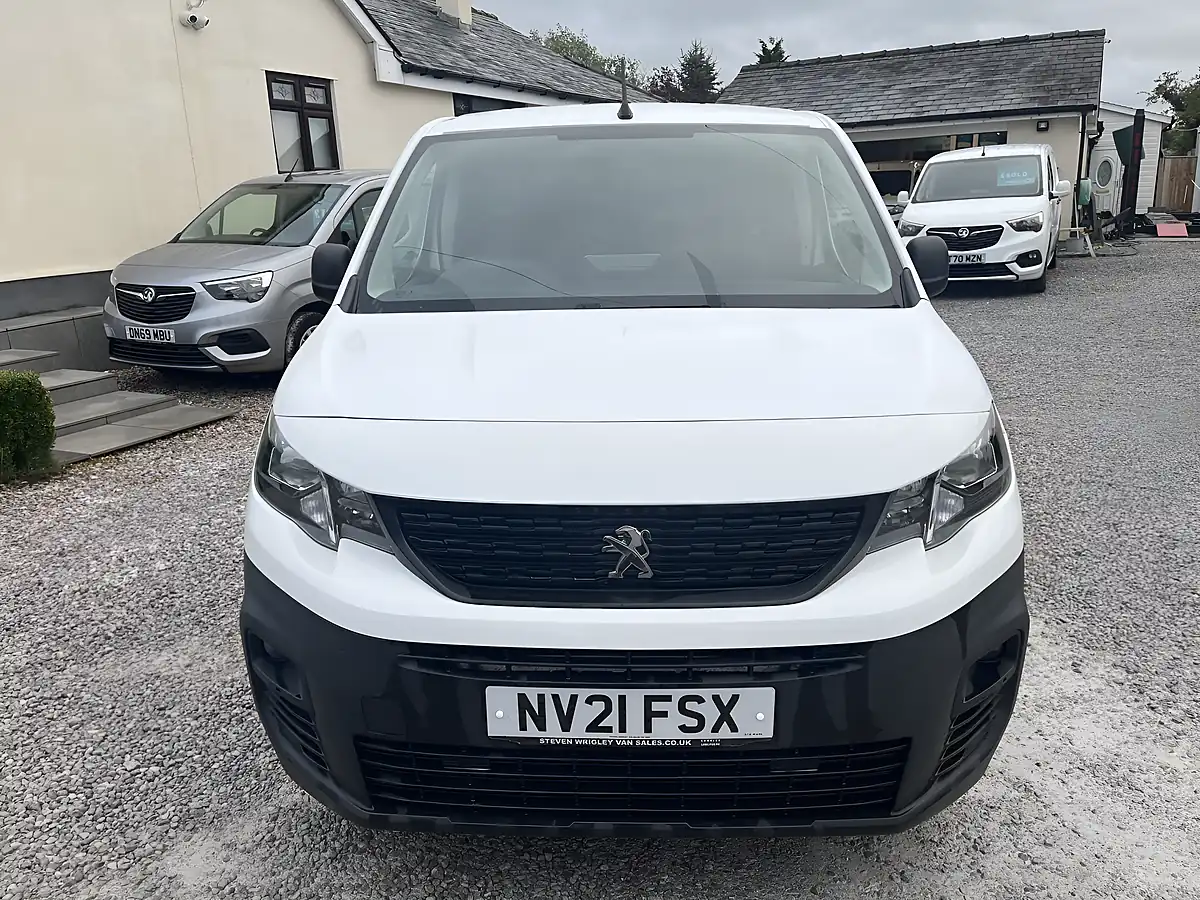 Used 2021 Peugeot Partner Professional White - Interior and Exterior details 5