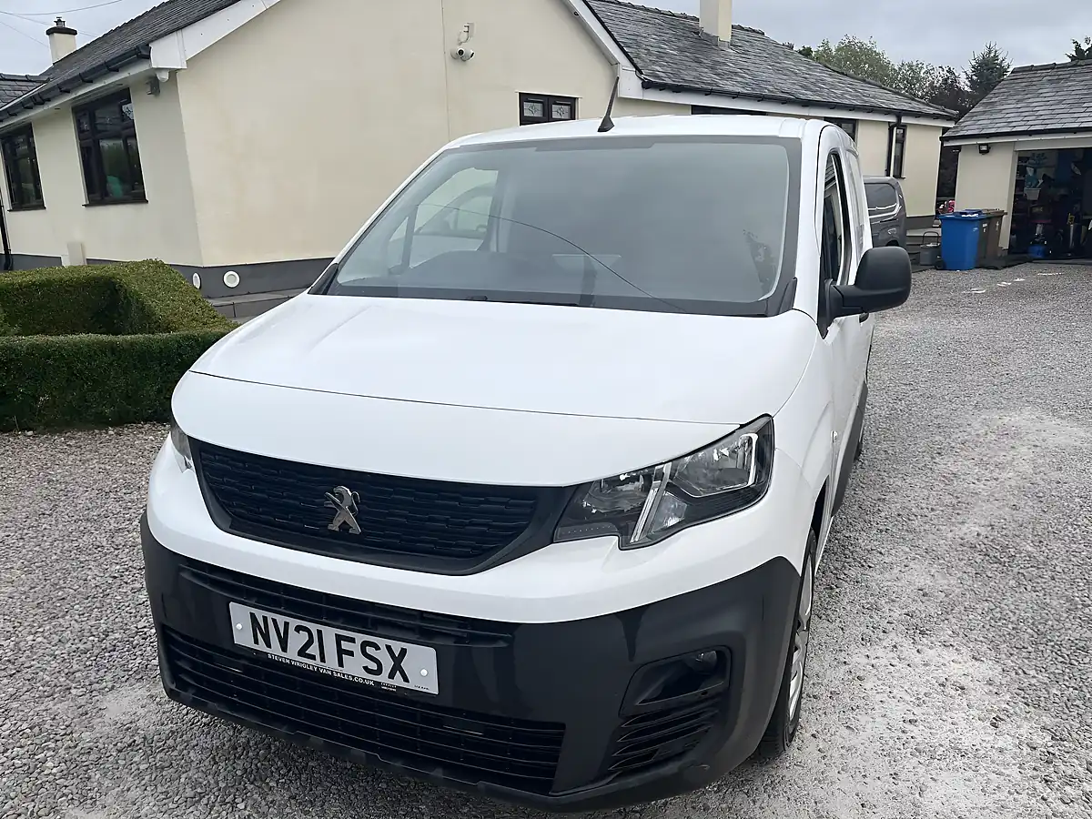 Used 2021 Peugeot Partner Professional White - Interior and Exterior details 6