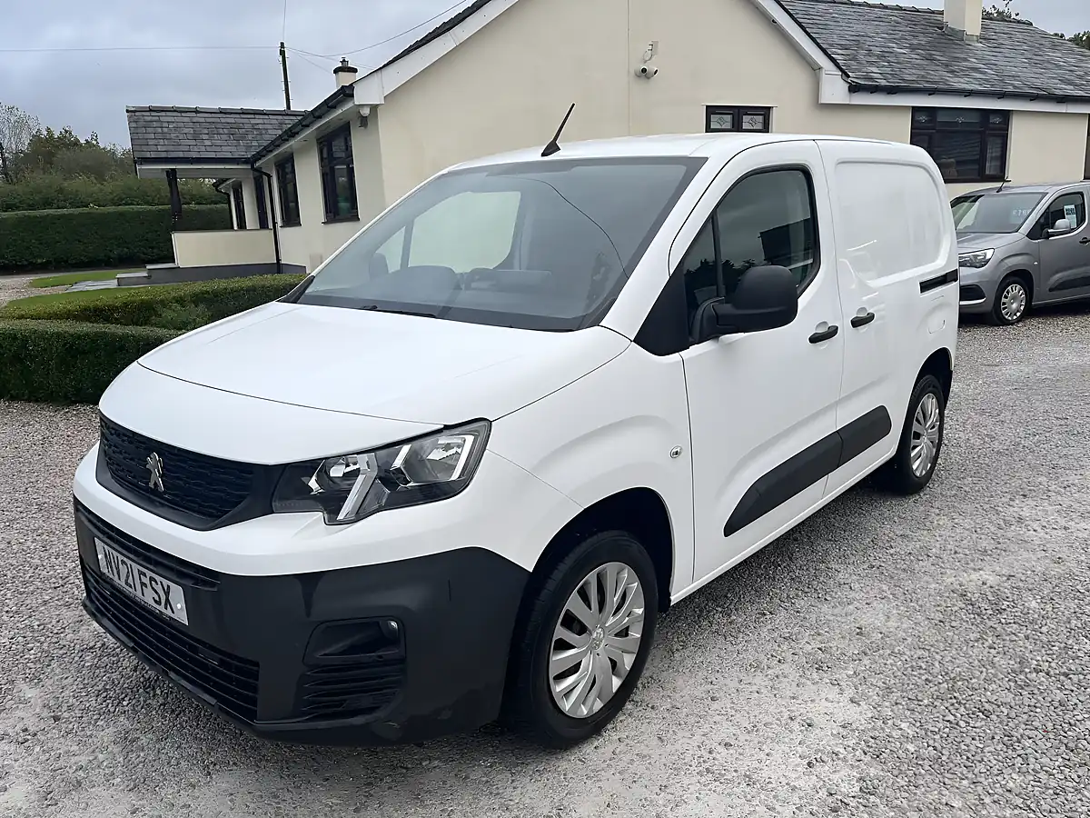 Used 2021 Peugeot Partner Professional White - Interior and Exterior details 7