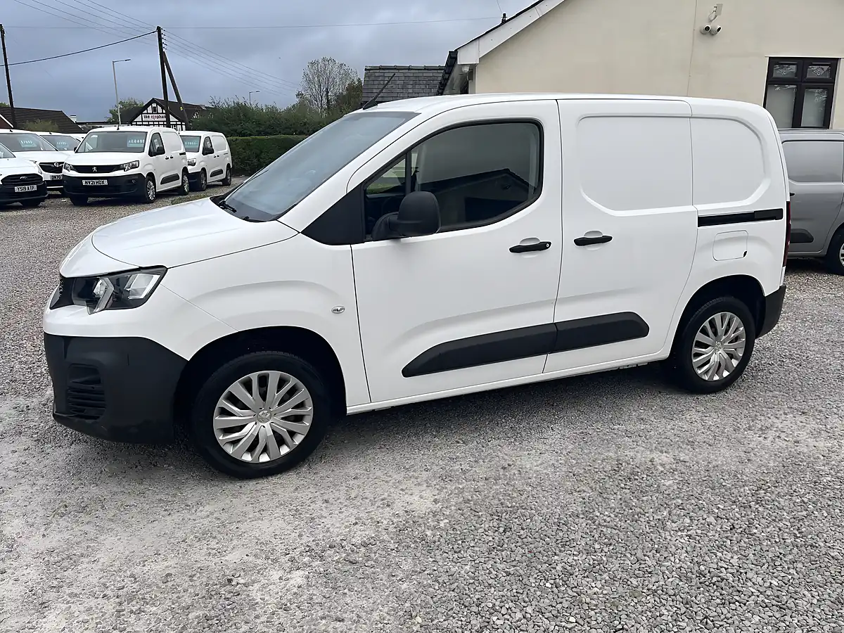 Used 2021 Peugeot Partner Professional White - Interior and Exterior details 8