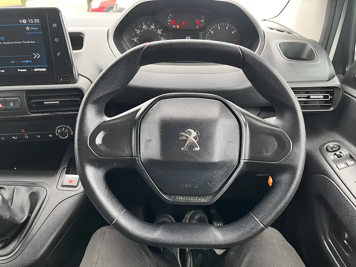 Used 2021 Peugeot Partner Professional White - Interior and Exterior details 11