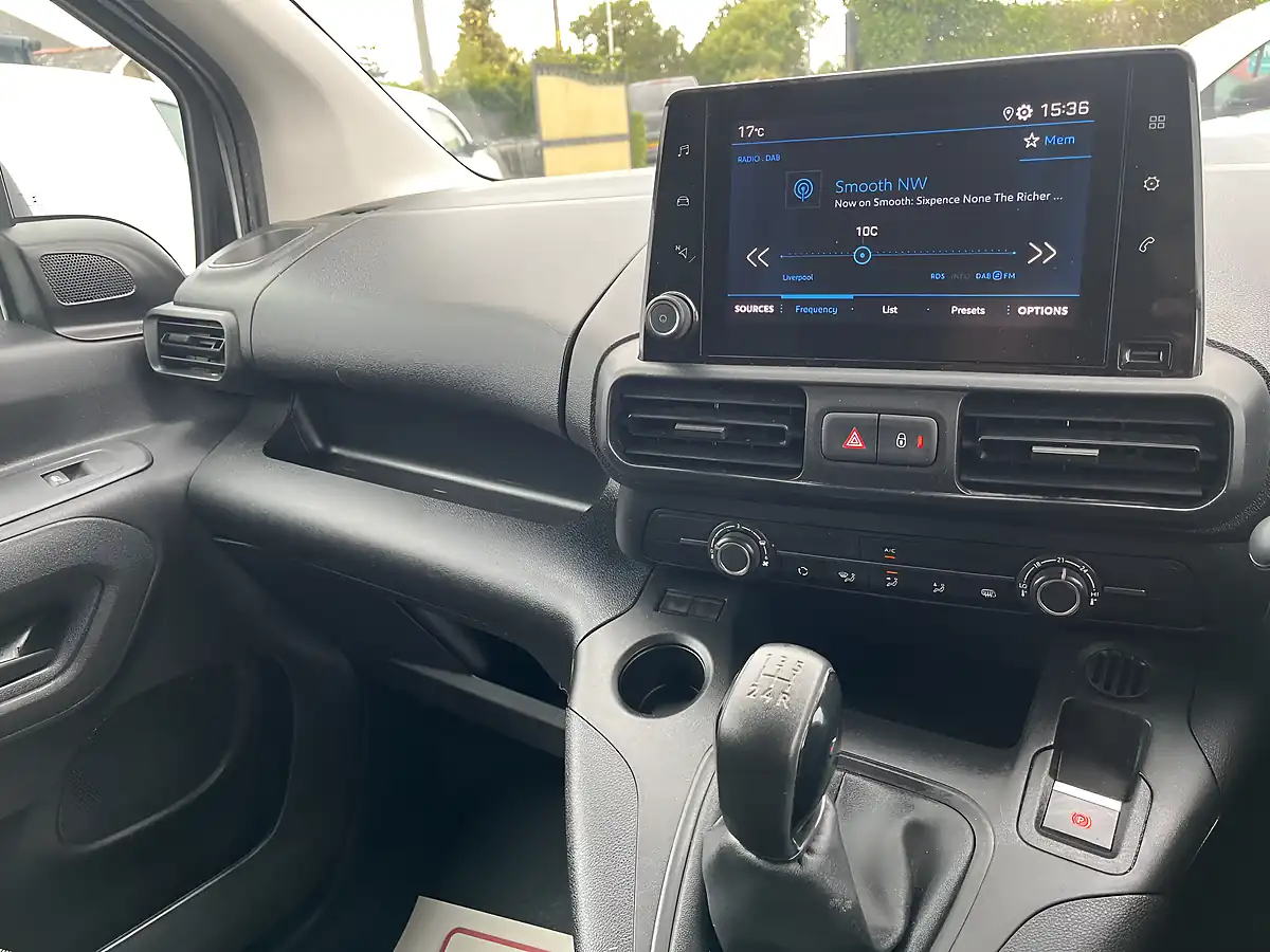 Used 2021 Peugeot Partner Professional White - Interior and Exterior details 13