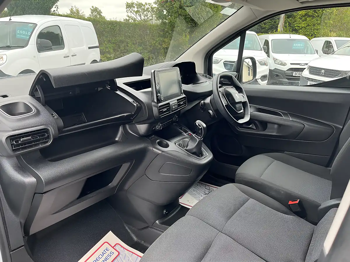 Used 2021 Peugeot Partner Professional White - Interior and Exterior details 15