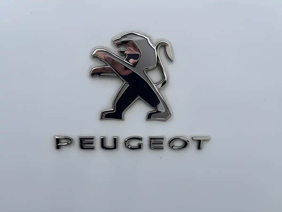 Used 2021 Peugeot Partner Professional White - Interior and Exterior details 17