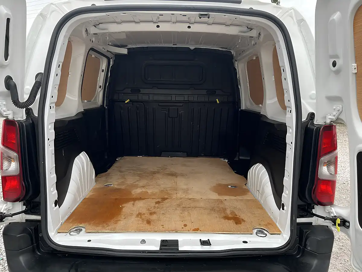Used 2021 Peugeot Partner Professional White - Interior and Exterior details 20
