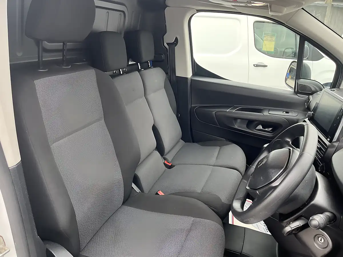 Used 2021 Peugeot Partner Professional White - Interior and Exterior details 4