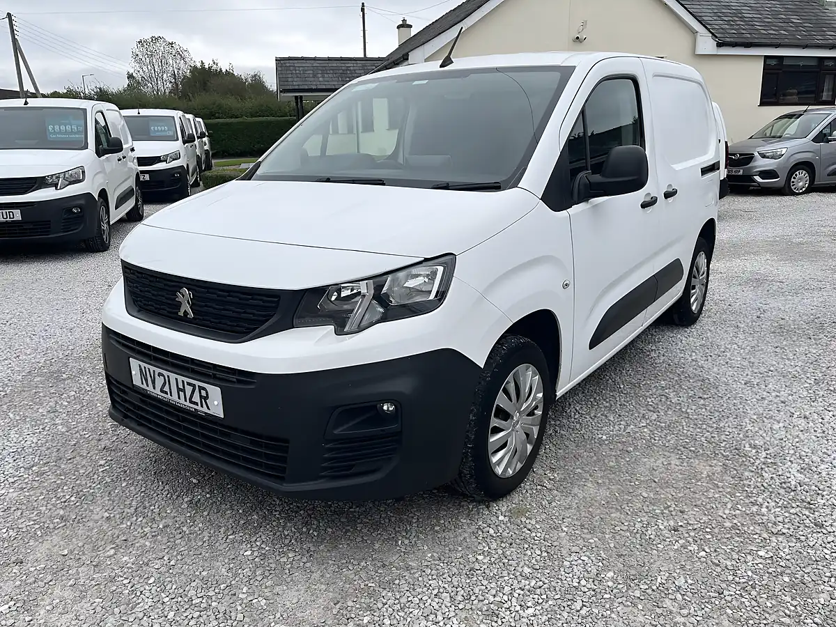 Used 2021 Peugeot Partner Professional White - Interior and Exterior details 5