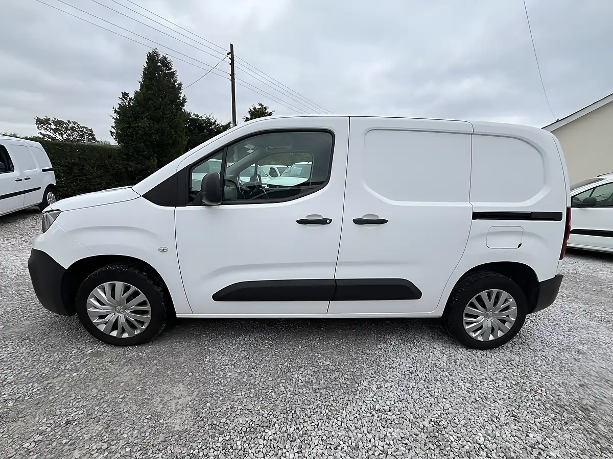 Used 2021 Peugeot Partner Professional White - Interior and Exterior details 6