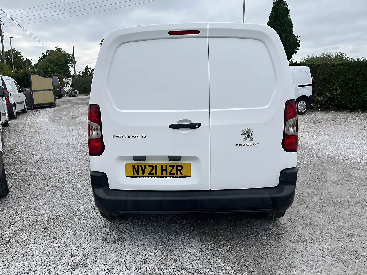 Used 2021 Peugeot Partner Professional White - Interior and Exterior details 8