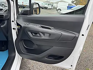 Used 2021 Peugeot Partner Professional White - Interior and Exterior details 13
