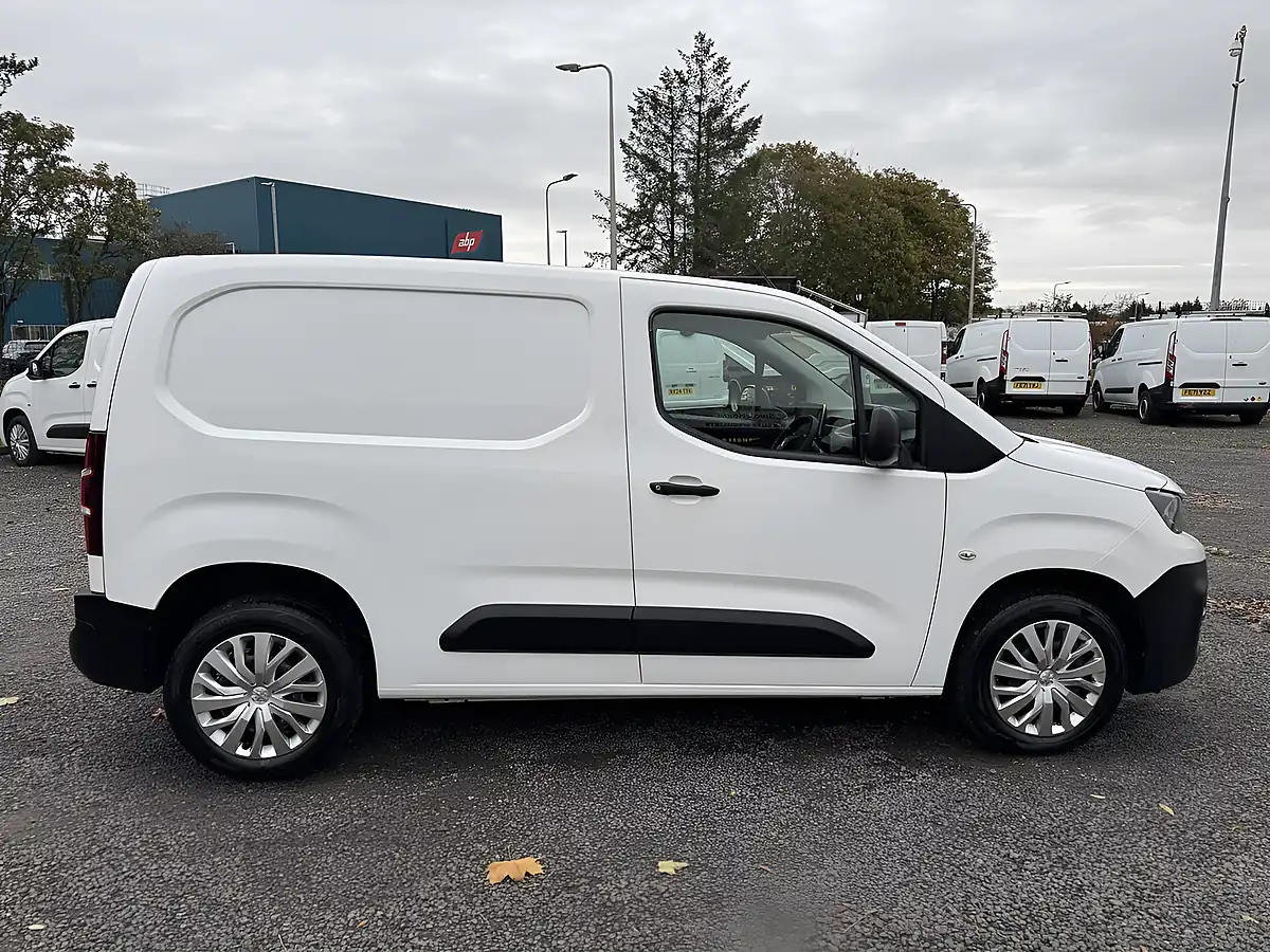 Used 2021 Peugeot Partner Professional White - Interior and Exterior details 4