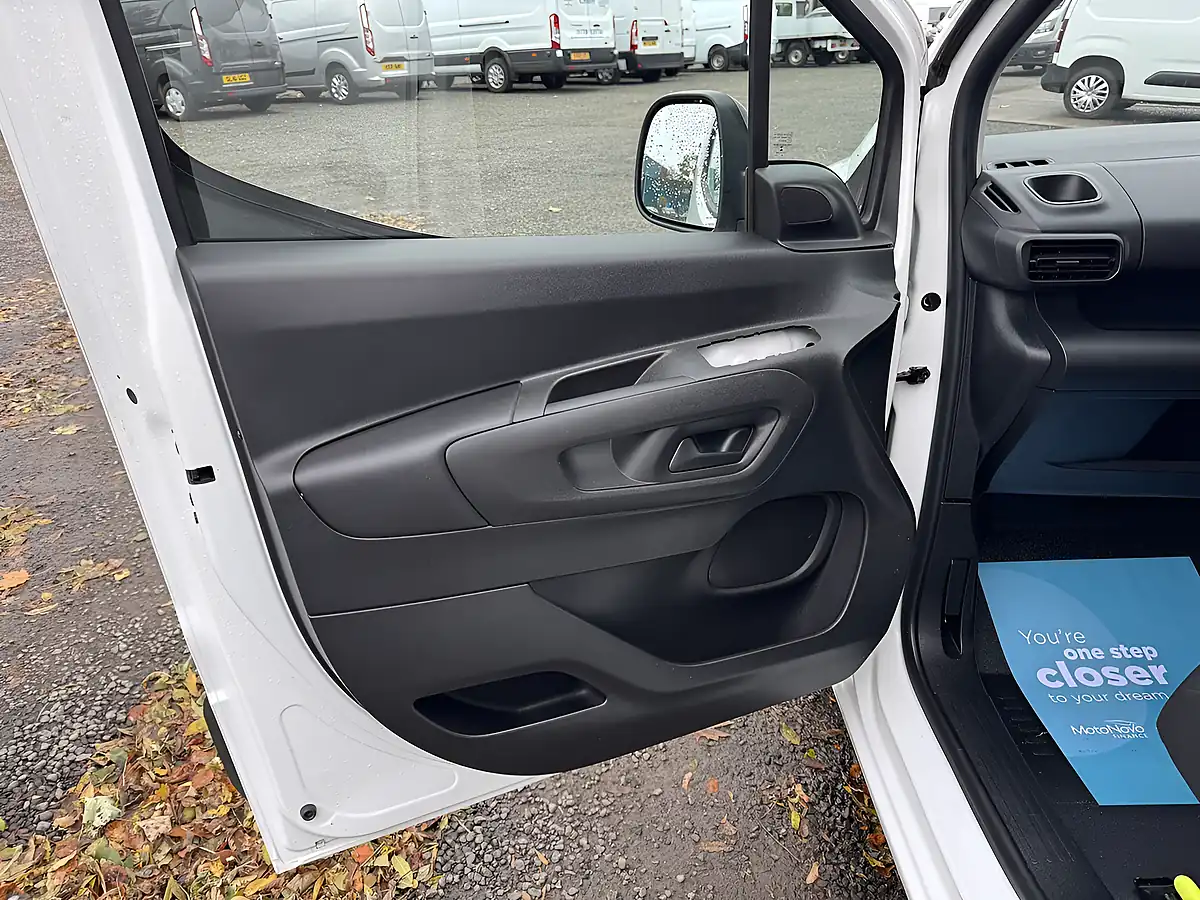 Used 2021 Peugeot Partner Professional White - Interior and Exterior details 9