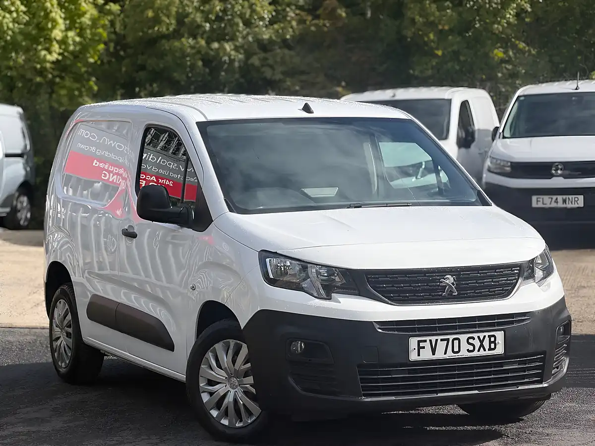 Used 2021 Peugeot Partner Professional White - Front View