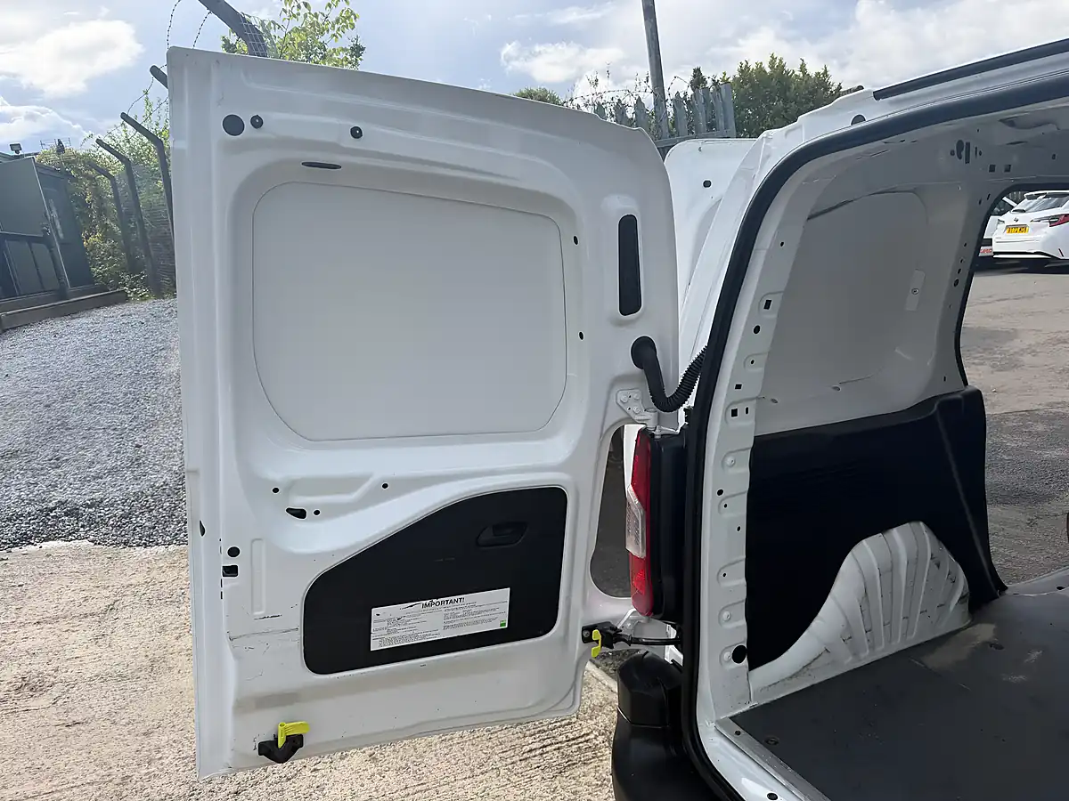Used 2021 Peugeot Partner Professional White - Interior and Exterior details 16