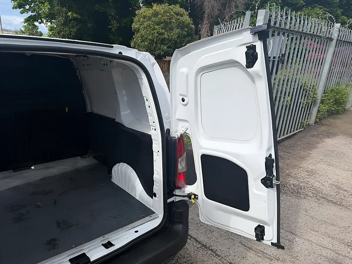 Used 2021 Peugeot Partner Professional White - Interior and Exterior details 17