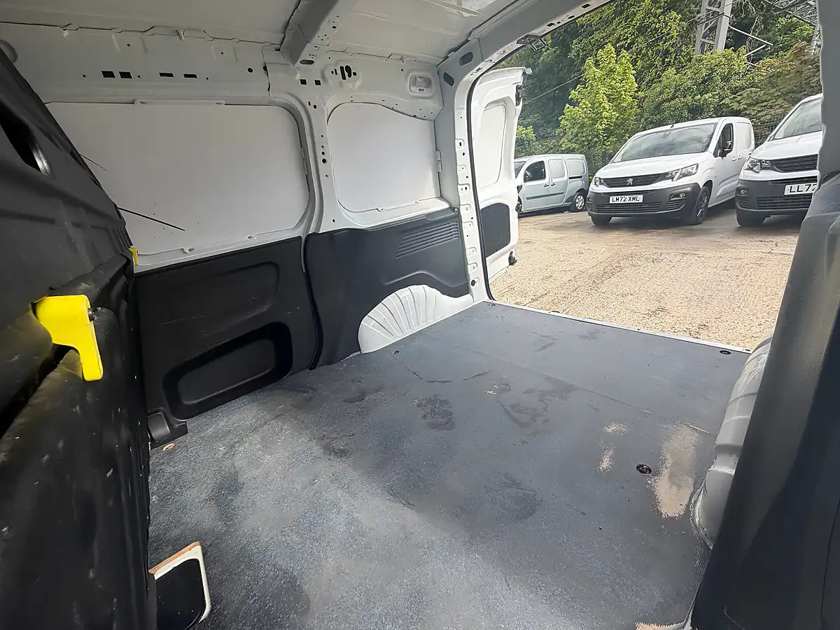 Used 2021 Peugeot Partner Professional White - Interior and Exterior details 19