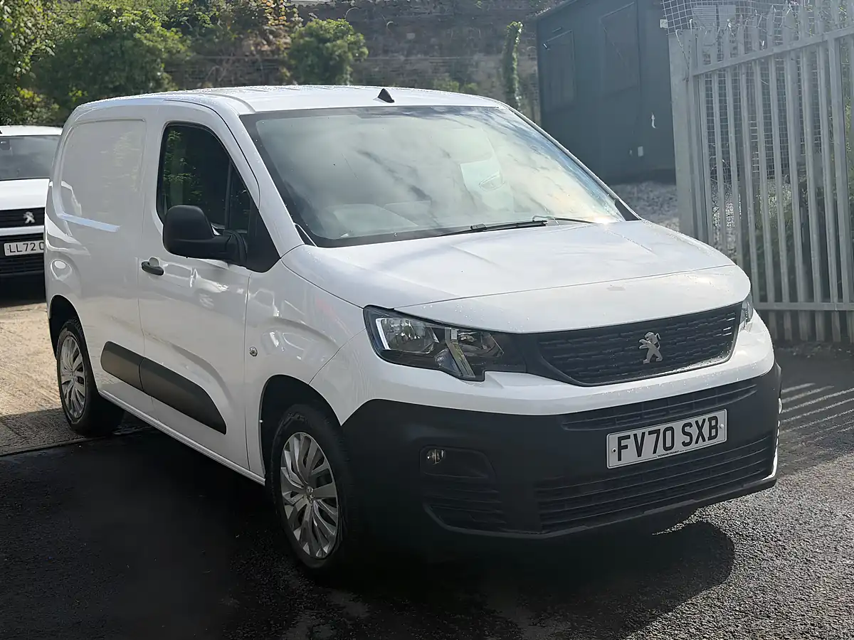 Used 2021 Peugeot Partner Professional White - Interior and Exterior details 5