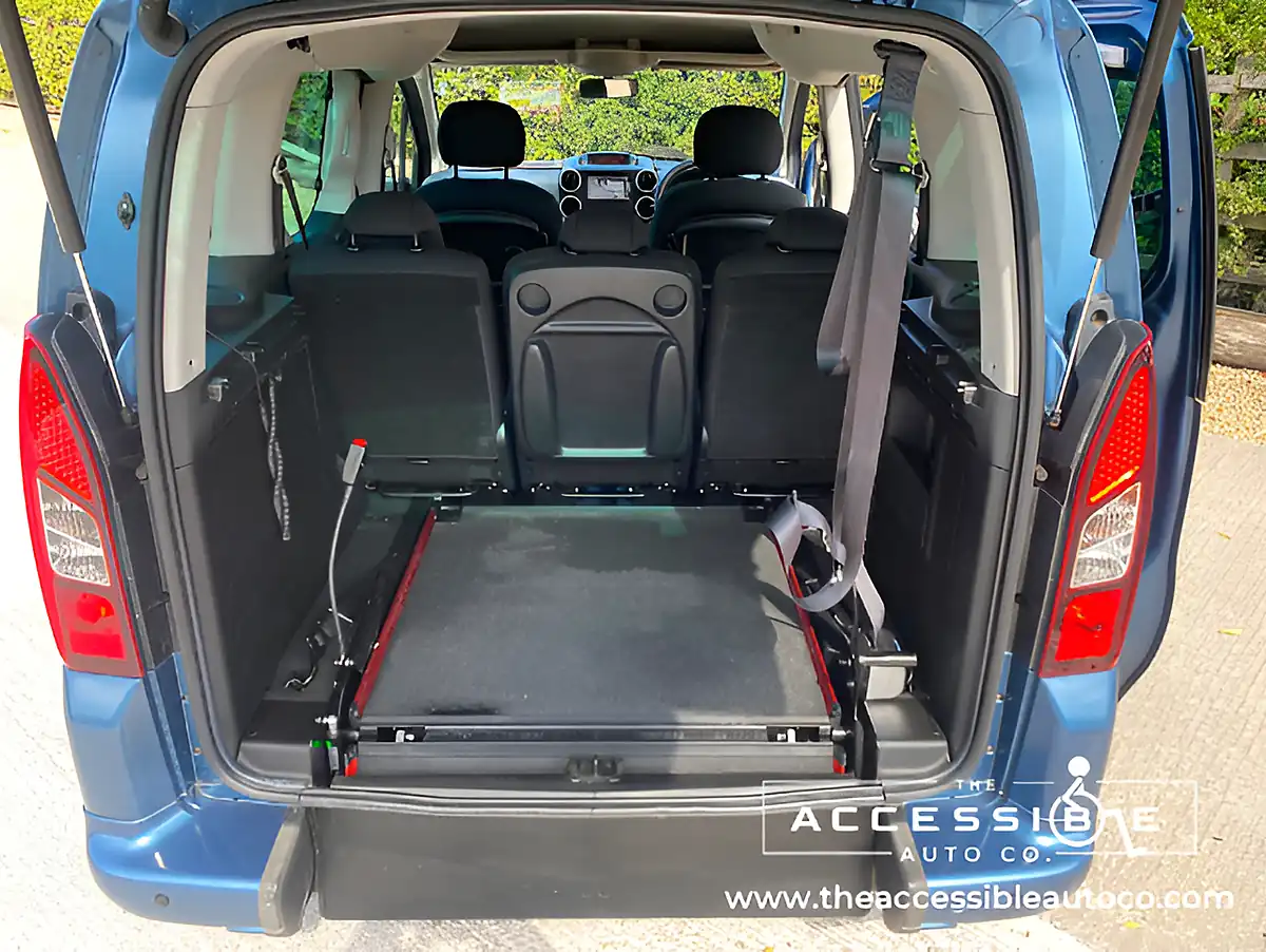 Used 2021 Peugeot Rifter Active Blue - Interior and Exterior details 10