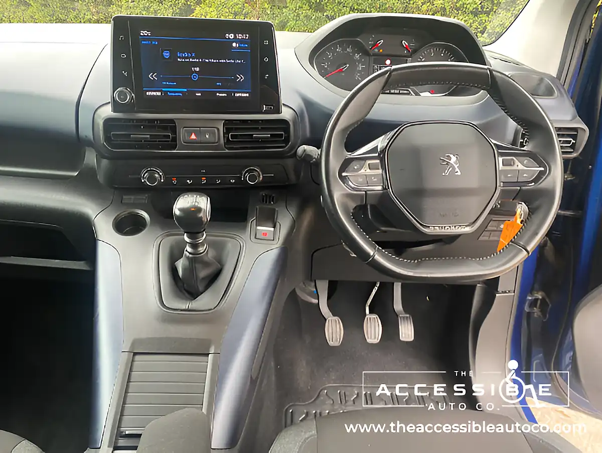 Used 2021 Peugeot Rifter Active Blue - Interior and Exterior details 11