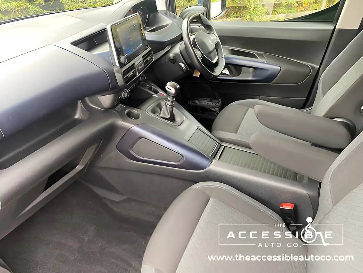 Used 2021 Peugeot Rifter Active Blue - Interior and Exterior details 13