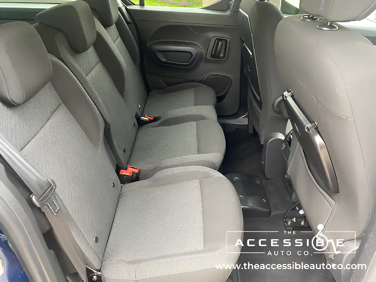 Used 2021 Peugeot Rifter Active Blue - Interior and Exterior details 14
