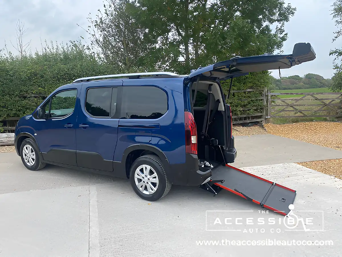 Used 2021 Peugeot Rifter Active Blue - Interior and Exterior details 4
