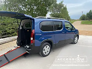 Used 2021 Peugeot Rifter Active Blue - Interior and Exterior details 5
