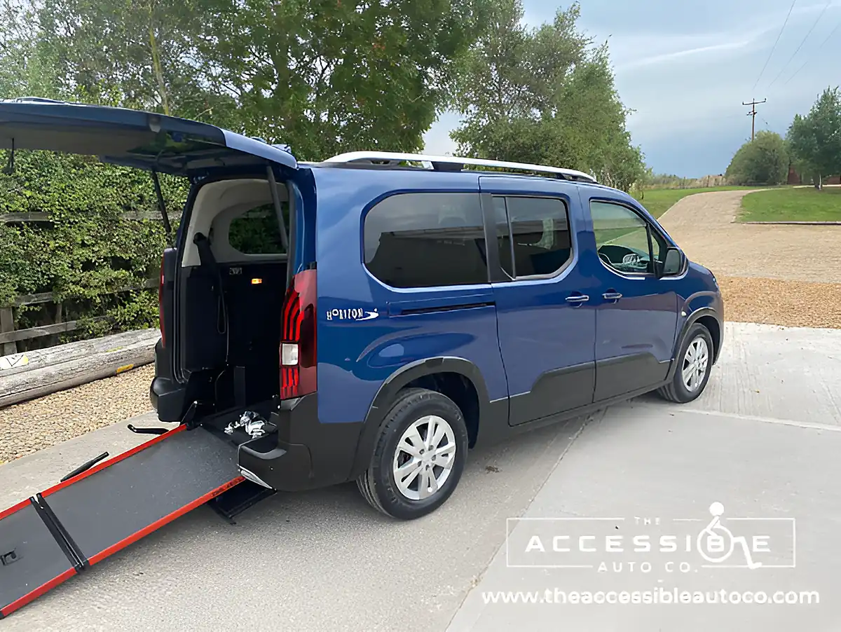 Used 2021 Peugeot Rifter Active Blue - Interior and Exterior details 5