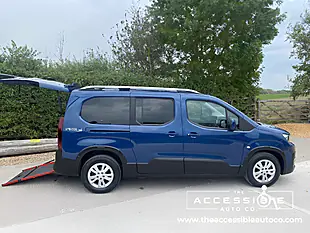 Used 2021 Peugeot Rifter Active Blue - Interior and Exterior details 6
