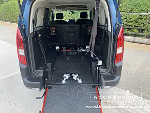 Used 2021 Peugeot Rifter Active Blue - Interior and Exterior details 9
