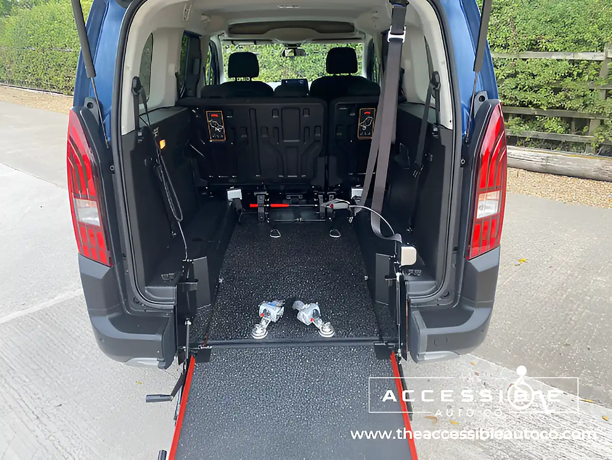 Used 2021 Peugeot Rifter Active Blue - Interior and Exterior details 9