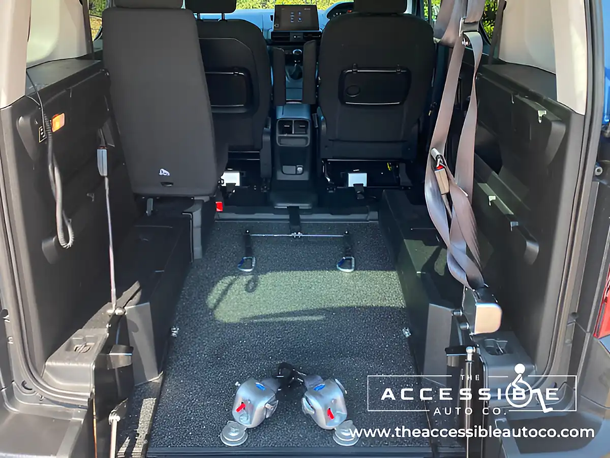 Used 2021 Peugeot Rifter Allure Blue - Interior and Exterior details 10