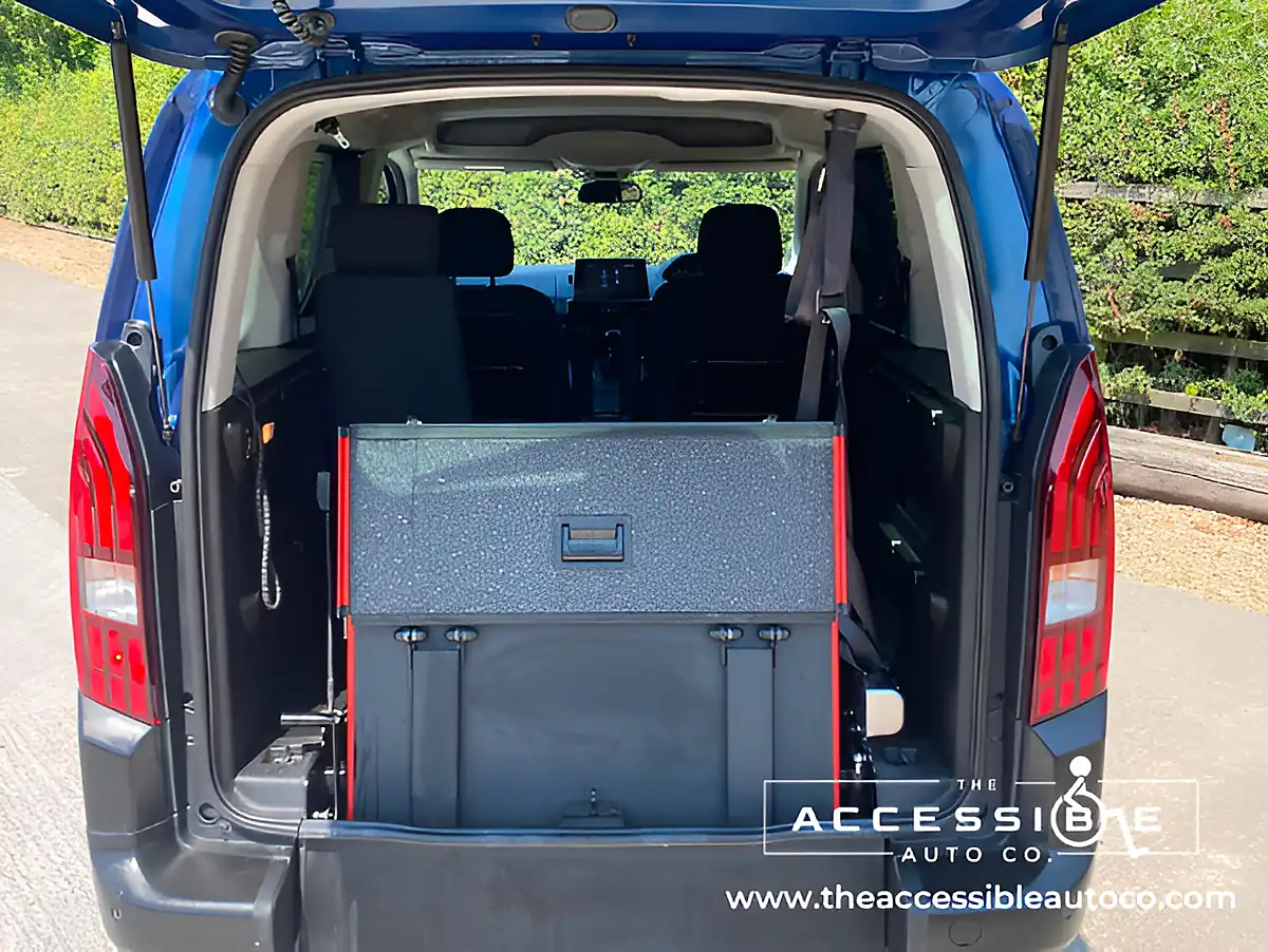 Used 2021 Peugeot Rifter Allure Blue - Interior and Exterior details 11