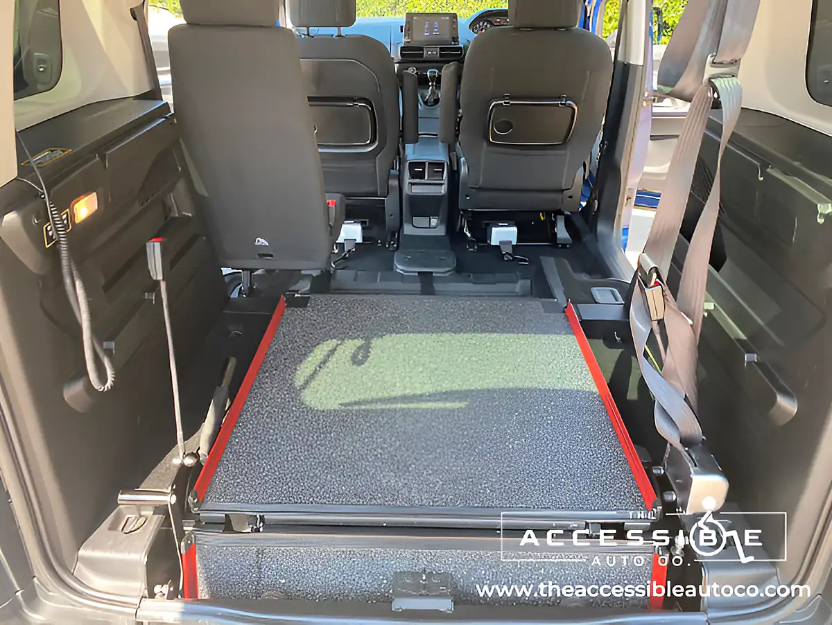 Used 2021 Peugeot Rifter Allure Blue - Interior and Exterior details 12
