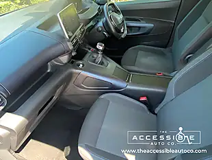 Used 2021 Peugeot Rifter Allure Blue - Interior and Exterior details 14
