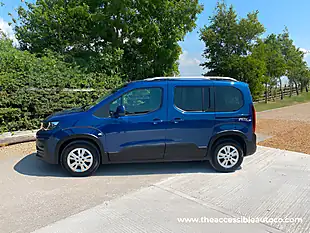 Used 2021 Peugeot Rifter Allure Blue - Interior and Exterior details 3