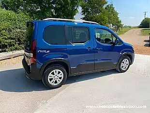 Used 2021 Peugeot Rifter Allure Blue - Interior and Exterior details 4