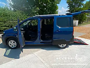 Used 2021 Peugeot Rifter Allure Blue - Interior and Exterior details 5