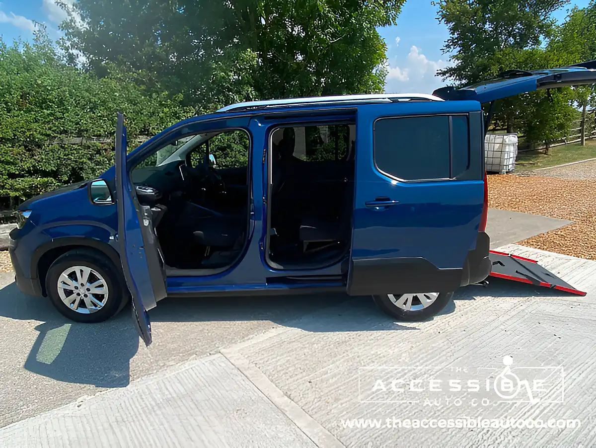Used 2021 Peugeot Rifter Allure Blue - Interior and Exterior details 5